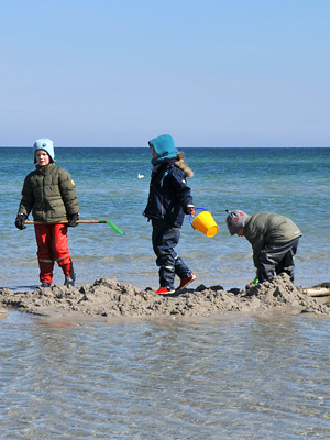 Kinder am Prerower Strand -> weiter zu Aktuelles