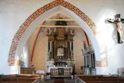 Kirche Ahrenshagen innen zum Altar