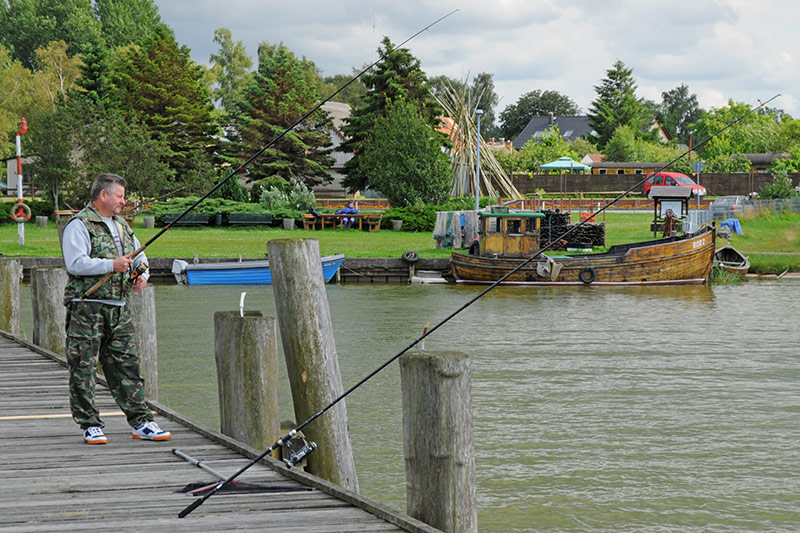 Angler am Bodstedter Hafen - zurück ...