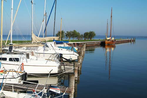 zurück - Hafen Neuendorf am Saaler Bodden