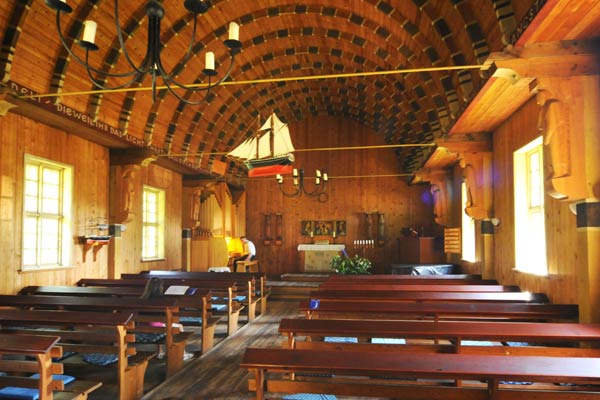 zurück zur Beschreibung der Fischerkirche Born