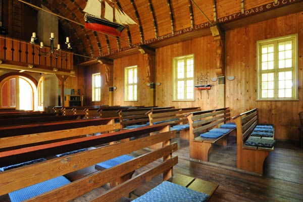 zurück zur Beschreibung der Fischerkirche Born