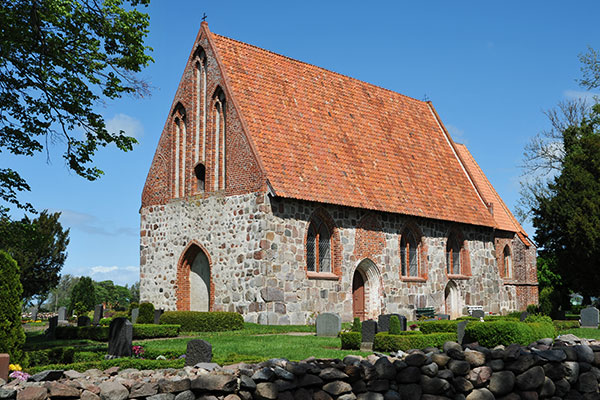 Langenhanshagen Dorfkirche Bild 1