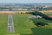 Luftbild Flughafen, Anflug von West - Bild vergrößern ...